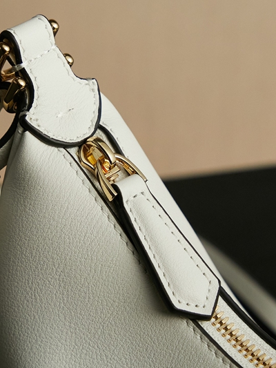 フェンディバッグ着用イメージ